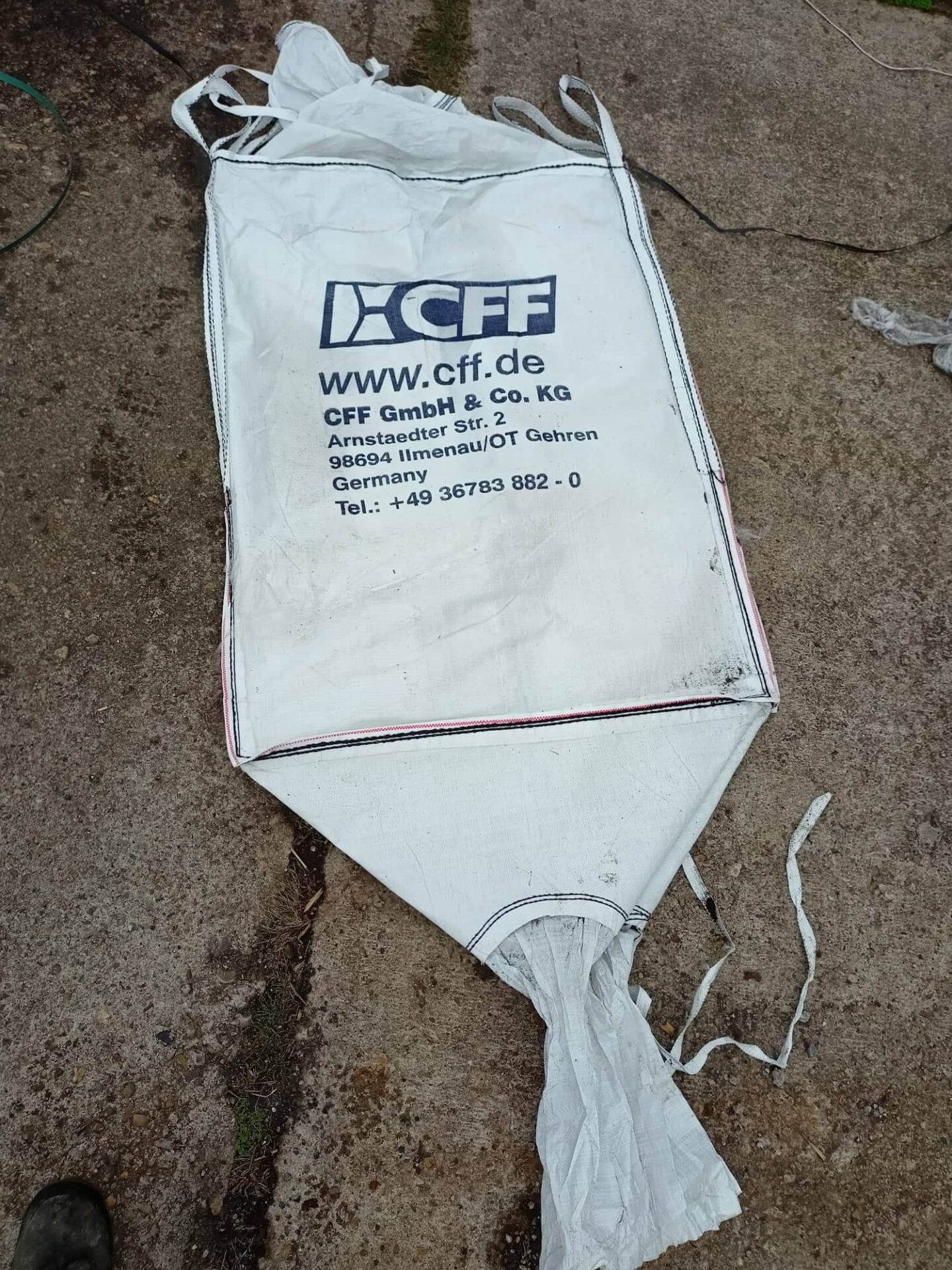 Detail použitého big bag s logem bílý